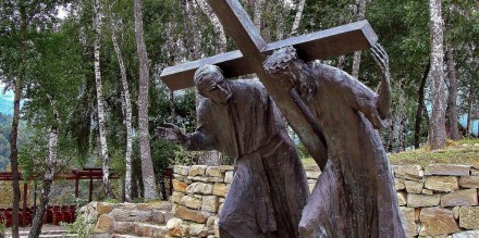 stations-of-the-cross-460271_1280-1024x511